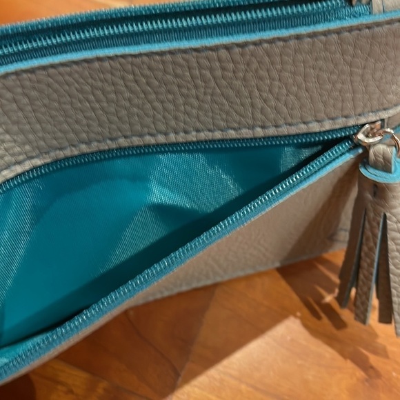 New Croft & Barrow wristlet grey and blue/teal w tassel charm - Picture 5 of 7
